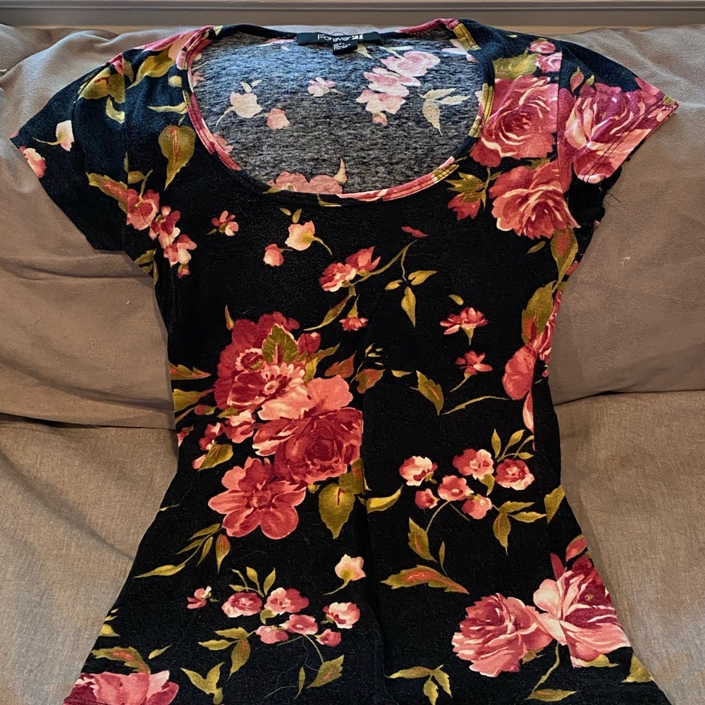 Forever 21 Rose Black Short Sleeve T-Shirt